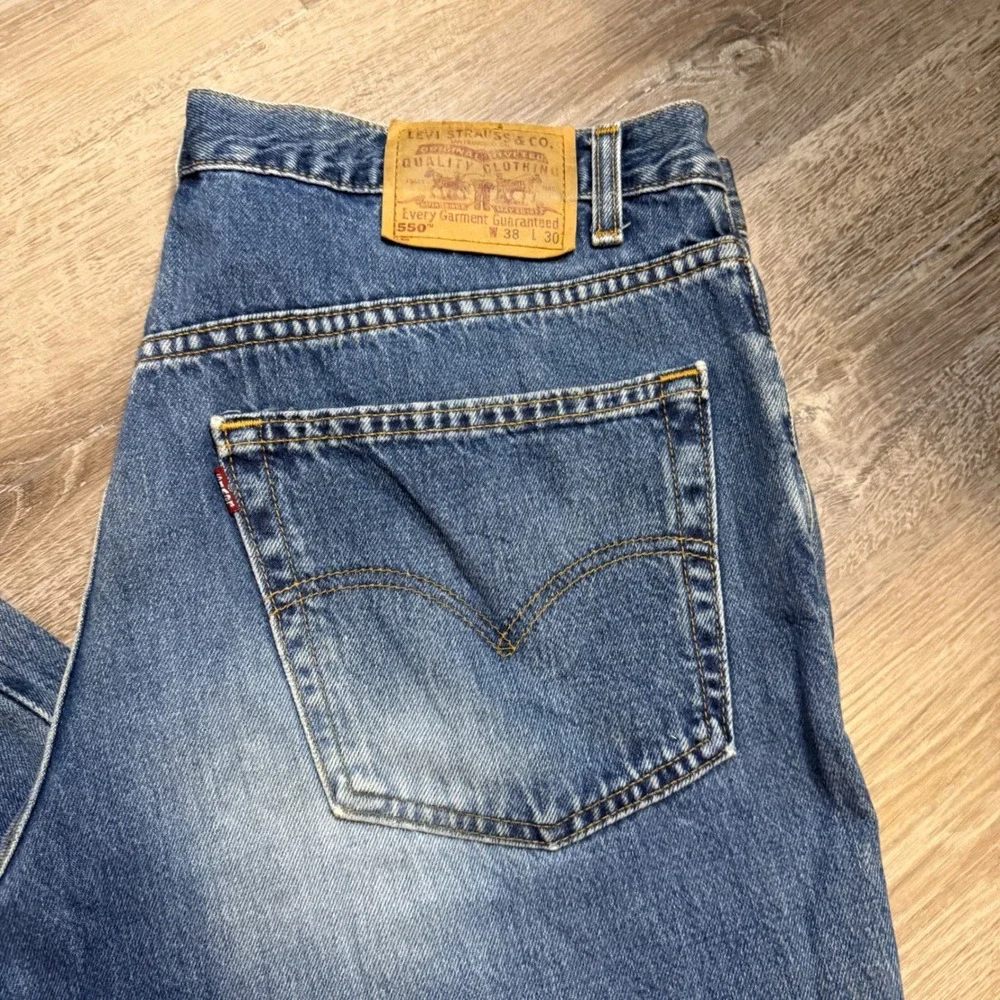 Levis 550 Relaxed Fit Tapered Leg Blue Denim Jeans Mens 38x30 Medium Wash